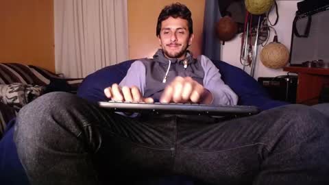 Juanito online show from October 2025 02:11:02 AM