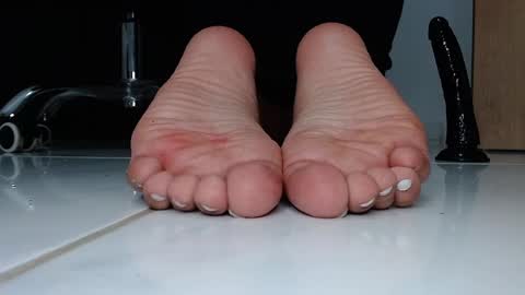 Snapshot of latinfeetqos chatting on December 2024 06:41:01 AM Martina April online show from December 2024 06:41:01 AM