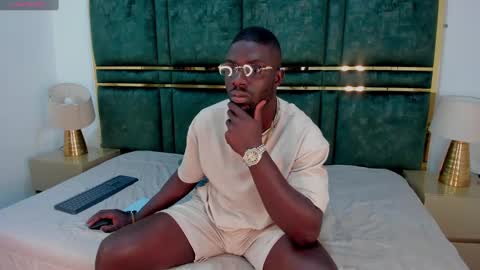 Snapshot of latrellx7 chatting on January 2025 12:38:01 PM LEANDRO online show from January 2025 12:38:01 PM