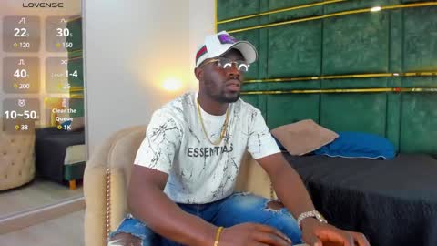 Snapshot of latrellx7 chatting on February 2025 11:02:01 AM LEANDRO online show from February 2025 11:02:01 AM