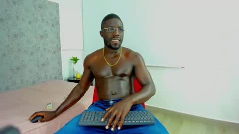 LEANDRO online show from March 2025 12:01:02 PM