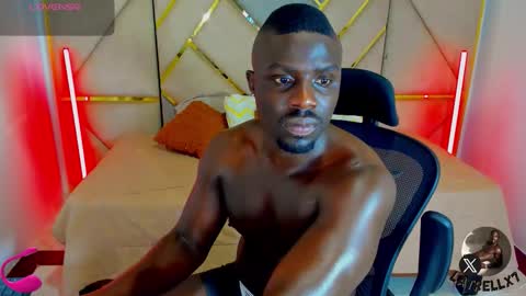 Snapshot of latrellx7 chatting on December 2025 04:29:02 AM LEANDRO online show from December 2025 04:29:02 AM