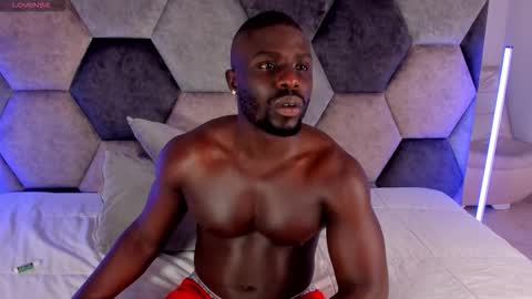 Snapshot of latrellx7 chatting on February 2026 03:47:01 AM LEANDRO online show from February 2026 03:47:01 AM