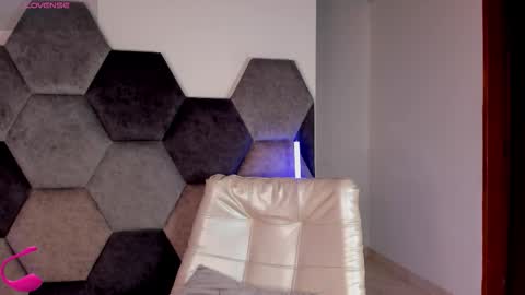 Snapshot of latrellx7 chatting on February 2026 03:37:02 AM LEANDRO online show from February 2026 03:37:02 AM