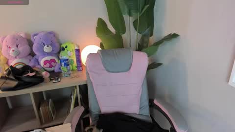 Snapshot of laukyubey1 chatting on October 2025 08:11:02 PM laukyubey1 online show from October 2025 08:11:02 PM