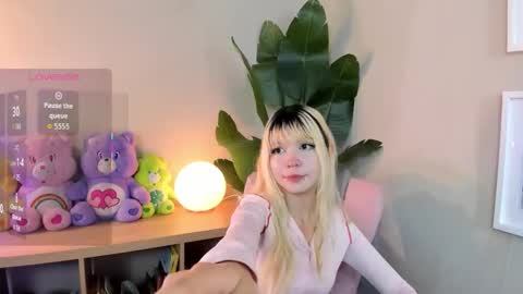 Snapshot of laukyubey1 chatting on November 2025 08:18:02 PM laukyubey1 online show from November 2025 08:18:02 PM