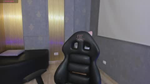 laulin_tay online show from April 2026 03:17:02 AM