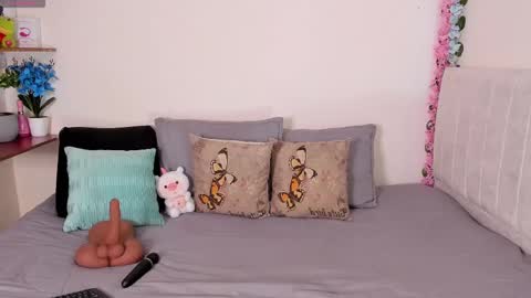 laura1__ online show from February 2025 12:21:02 AM