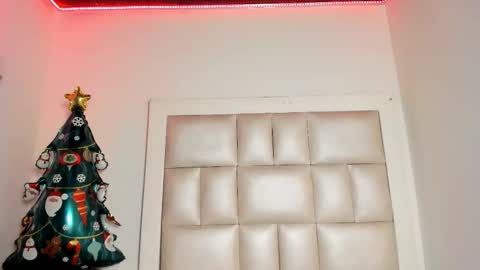 laura__js_ online show from December 2025 04:42:02 AM