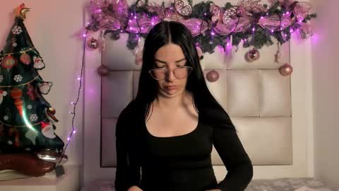laura__js_ online show from December 2025 04:06:01 AM