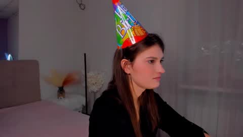 Laura online show from March 2025 06:35:02 AM