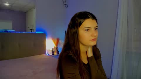 Laura online show from November 2025 07:07:01 AM