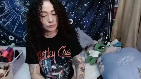 Snapshot of laura_anal_ chatting on December 2024 09:33:01 PM Wen online show from December 2024 09:33:01 PM