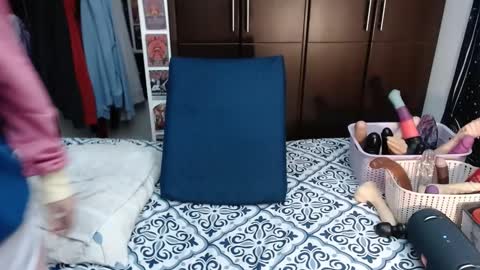 Snapshot of laura_anal_ chatting on September 2025 09:53:01 PM Wen online show from September 2025 09:53:01 PM