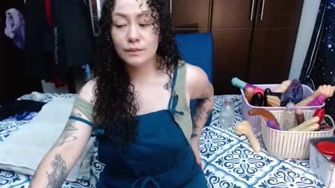 Snapshot of laura_anal_ chatting on October 2025 05:19:02 PM Wen online show from October 2025 05:19:02 PM