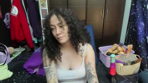 Snapshot of laura_anal_ chatting on November 2025 08:18:01 PM Wen online show from November 2025 08:18:01 PM