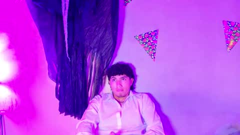 Snapshot of laura_and_kevin chatting on October 2025 02:07:01 PM laura_and_kevin online show from October 2025 02:07:01 PM