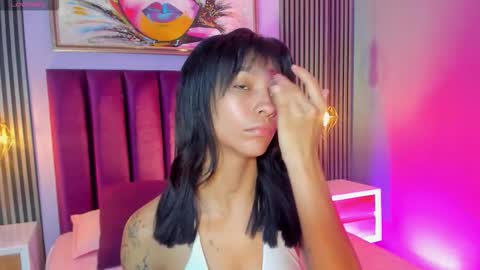 Laura online show from November 2025 12:37:01 PM