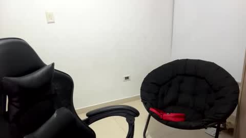 laura online show from December 2025 01:00:01 AM