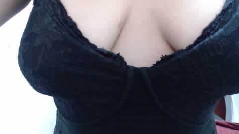  Laura  online show from November 2025 06:25:01 AM