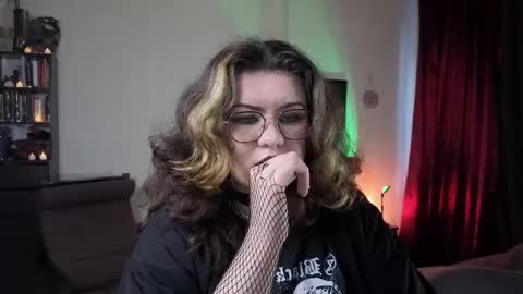 Snapshot of laura_karamazov chatting on September 2025 01:37:01 PM Miss Laura online show from September 2025 01:37:01 PM