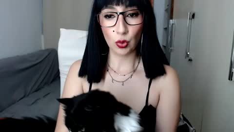 Laura online show from October 2025 10:54:02 PM