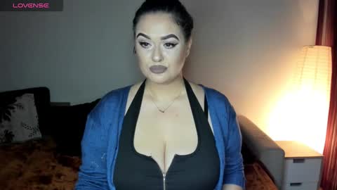 Laura online show from November 2025 04:45:02 PM