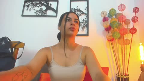 LAURA SOE online show from January 2025 01:04:01 PM