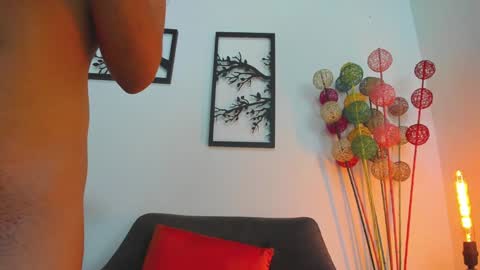 LAURA SOE online show from January 2025 04:26:01 PM