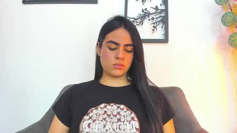 LAURA SOE online show from February 2025 05:43:01 PM