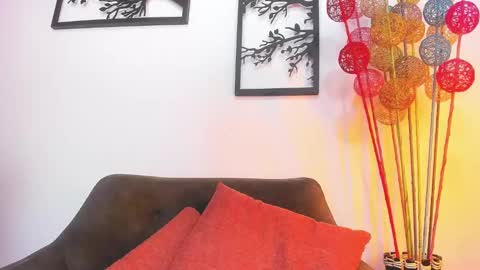 LAURA SOE online show from February 2025 05:47:01 PM