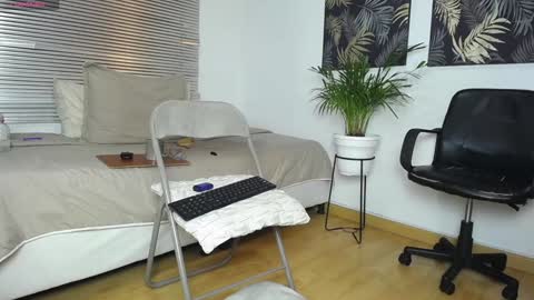 Renato  valentino online show from December 2024 04:34:02 AM