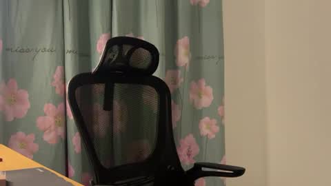 laurabestt online show from June 2026 09:04:02 AM
