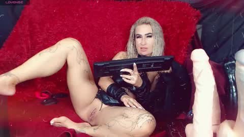 LauraCrystall online show from October 2025 05:10:01 PM