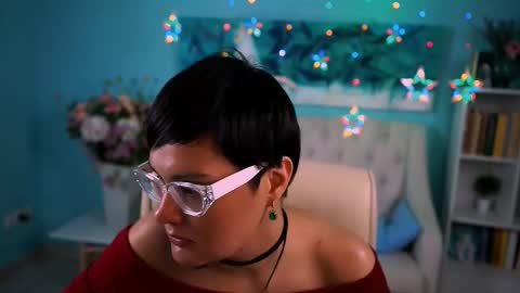 lauradavidsons online show from November 2025 04:20:01 PM