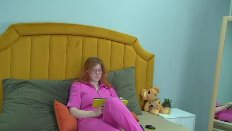 Snapshot of lauradennis chatting on May 2026 04:36:02 PM Laura online show from May 2026 04:36:02 PM
