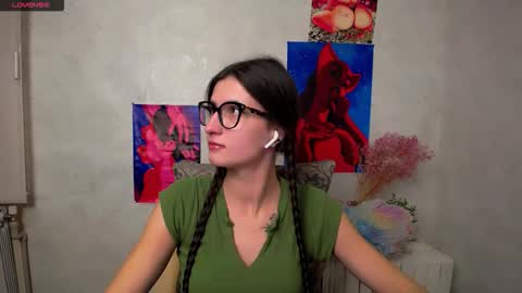 Laura online show from October 2025 07:52:01 AM