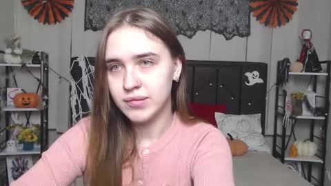 Snapshot of laurahlot chatting on November 2025 06:39:01 PM LauraHlot online show from November 2025 06:39:01 PM