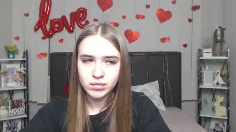 Snapshot of laurahlot chatting on February 2026 07:35:01 PM LauraHlot online show from February 2026 07:35:01 PM
