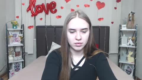 Snapshot of laurahlot chatting on April 2026 05:44:01 PM LauraHlot online show from April 2026 05:44:01 PM