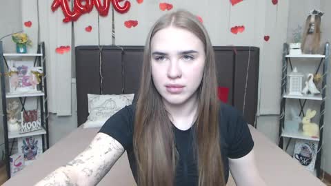 Snapshot of laurahlot chatting on April 2026 05:32:02 PM LauraHlot online show from April 2026 05:32:02 PM