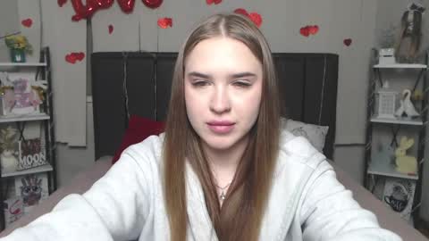 Snapshot of laurahlot chatting on April 2026 06:34:01 PM LauraHlot online show from April 2026 06:34:01 PM