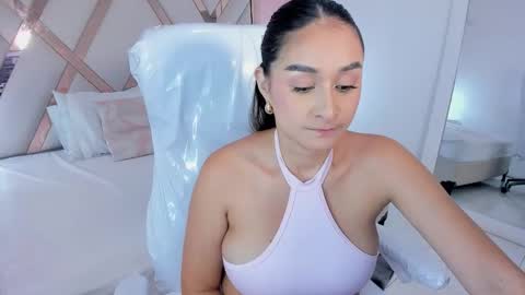 laura  online show from November 2025 01:56:02 PM