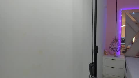 laura  online show from February 2026 08:37:01 PM