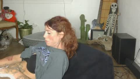 Snapshot of lauralye1983 chatting on June 2026 07:39:01 AM Lilian Banks online show from June 2026 07:39:01 AM