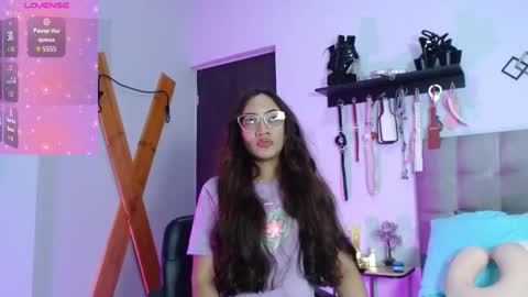 Laura online show from November 2025 04:40:02 PM