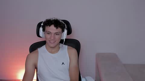 Laureent online show from September 2025 06:18:02 PM