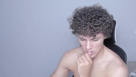 Laureent online show from October 2025 08:44:01 PM