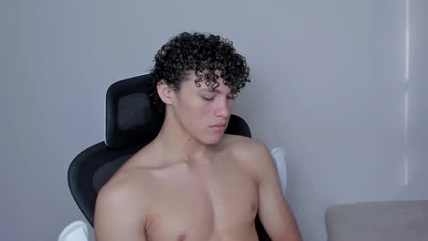 Laureent online show from October 2025 06:57:02 PM