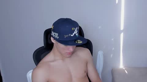 Laureent online show from November 2025 07:07:02 PM